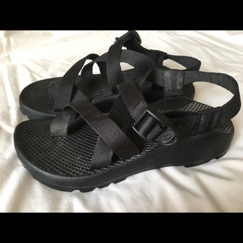 Chaco  sandals - black with toe strap - women’s 7